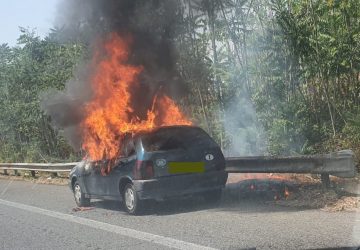 A18, a fuoco auto in corsia di emergenza