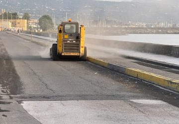 Riposto, al via le operazioni di spazzamento della cenere