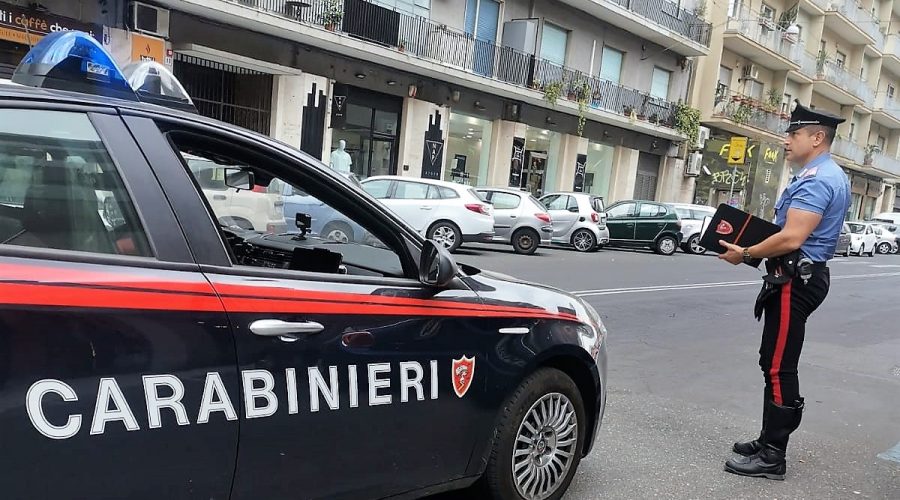 Catania, l’eccessivo nervosismo tradisce un pusher a San Cristoforo