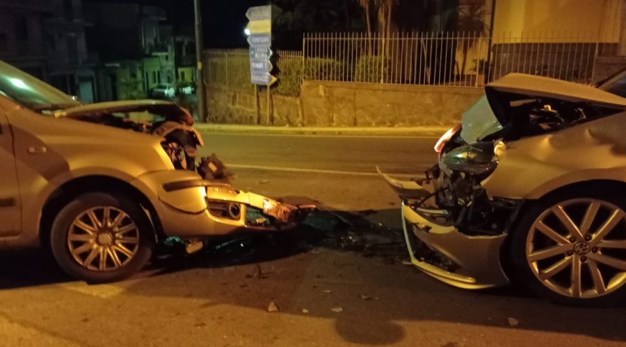 Fiumefreddo, incidente in via Regina del Cielo nei pressi dello svincolo