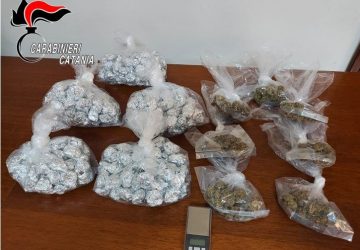 Finisce la &ldquo;roba&rdquo; e va a rifornirsi: preso con 400 grammi di marijuana