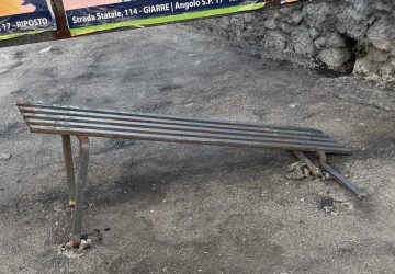 Torre Archirafi, nuovo atto di vandalismo sfrenato in centro