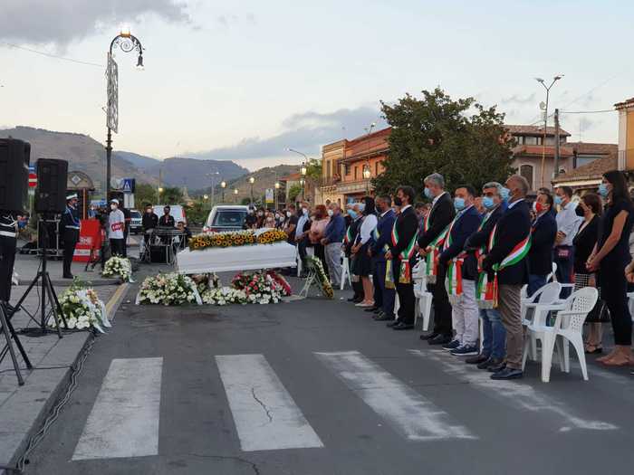 Trecastagni, celebrati i funerali di Vanessa Zappalà, vittima di femminicidio