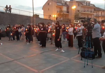 Bronte, una fiaccolata silenziosa contro la violenza sulle donne
