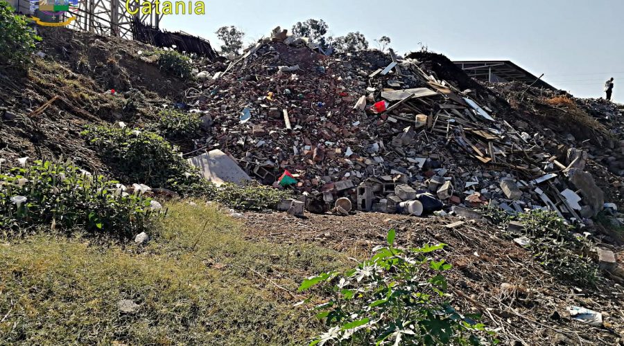 Sequestrato terreno di oltre 3 mila metri quadrati adibito a deposito di rifiuti
