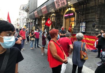 Catania, presidio per dire "no" agli aumenti delle bollette di luce e gas