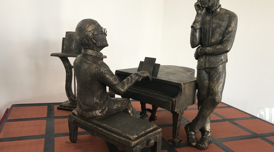 Milo, presentata la miniatura della statua di Lucio Dalla e Franco Battiato. A realizzare l’opera sarà lo scultore Placido Calì