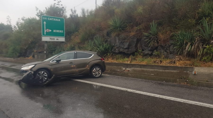 A18, incidente autonomo tra Giarre e Acireale