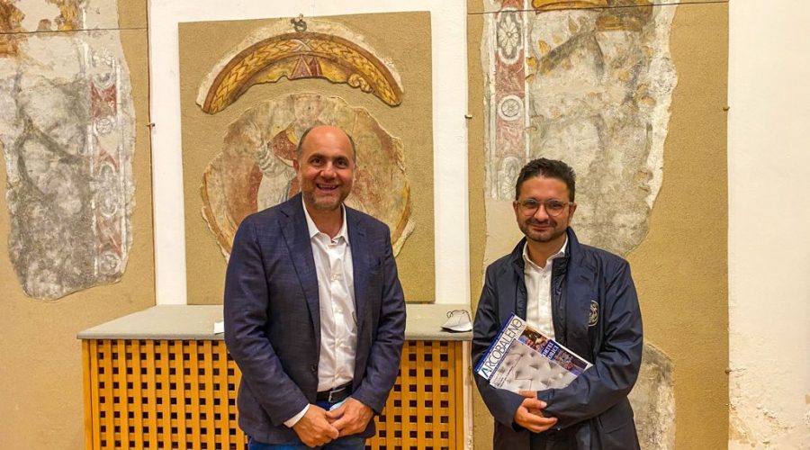 a sx Nino La Spina presidente nazionale Unpli e a dx Antonio Di Giovanni presidente Pro loco Trepunti