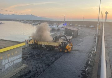 Riposto, riparte la scuola: rimossa la cenere. Ai nastri di partenza refettorio e trasporto alunni