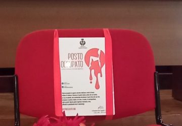 Femminicidi: sedia 'rossa' in aula consiliare a Gravina di Catania