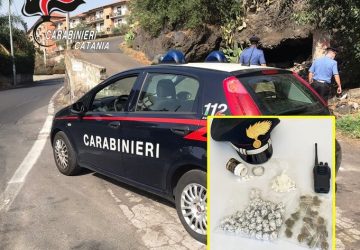 Catania, riforniva i pusher sul campo celando la droga nelle mutande