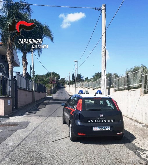 Catania, picchia la moglie ma i Carabinieri lo arrestano