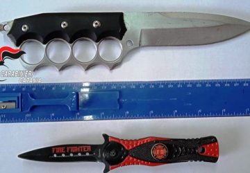 San Gregorio di Catania, coltelli e tirapugni in auto: denunciato studente universitario