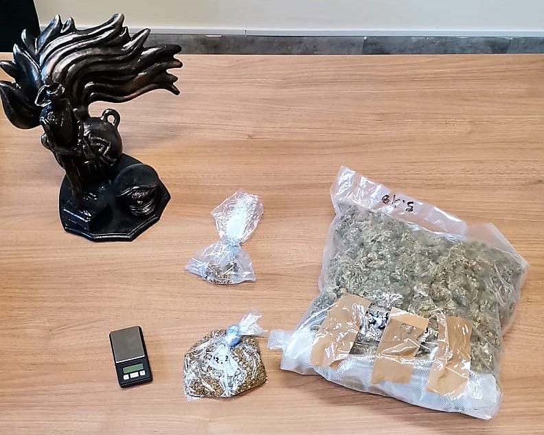 Fiumefreddo, zia denuncia nipote che trasforma la sua casa in piazza di spaccio