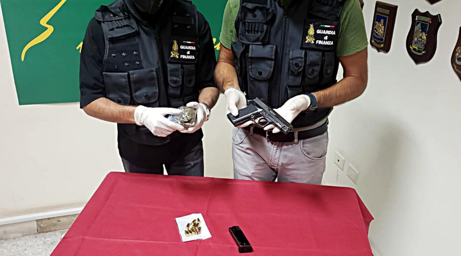 Arrestato pregiudicato in possesso di pistola con matricola abrasa  e droga