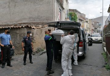 Tragedia a Bronte: uccide la moglie e tenta il suicidio. Arrestato 47enne