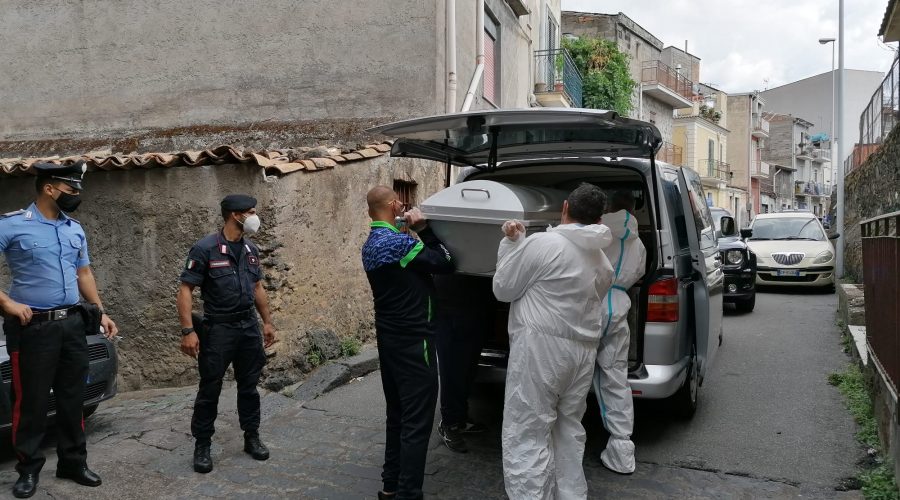 Tragedia a Bronte: uccide la moglie e tenta il suicidio. Arrestato 47enne