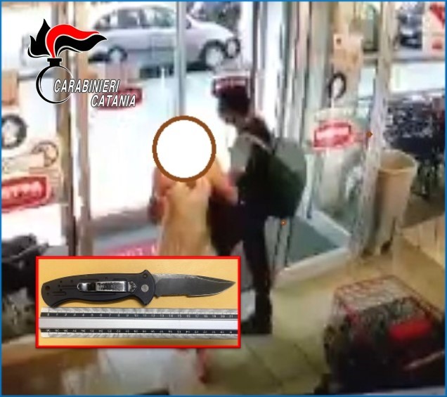 Catania, tenta di accoltellare gli addetti alla sicurezza del supermercato: arrestato
