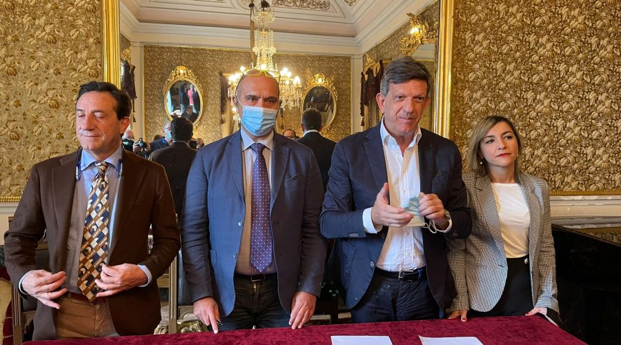 Giarre, giurano in municipio i neo assessori Claudio Raciti e Tania Spitaleri VIDEO