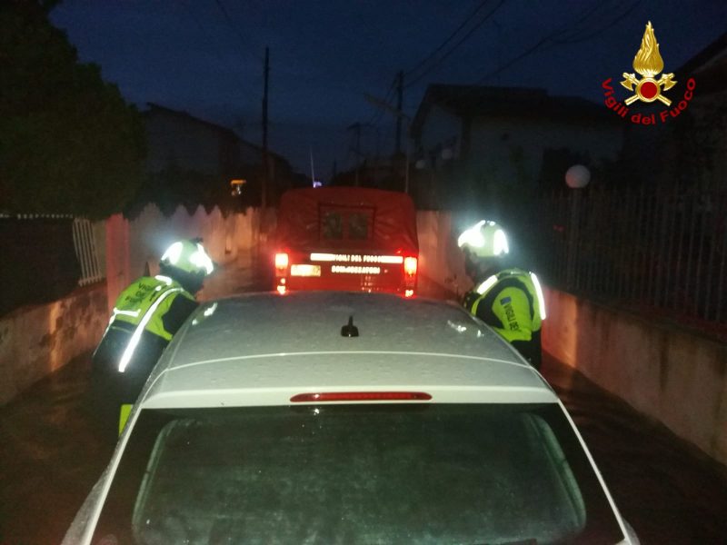 Catania, Vigili del fuoco salvano una coppia a Vaccarizzo