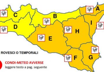 Meteo, stato di allerta "arancione" per domani: evitare le aree a rischio