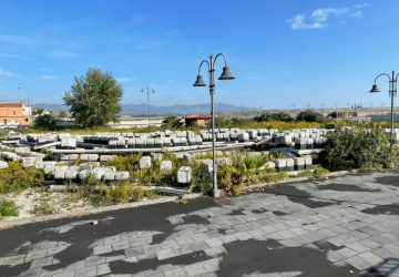 Riposto, al via la rimozione dei vecchi pontili. A seguire la costruzione dei nuovi ormeggi