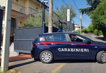 Trecastagni, botte alla compagna dinanzi alle figliolette: arrestato