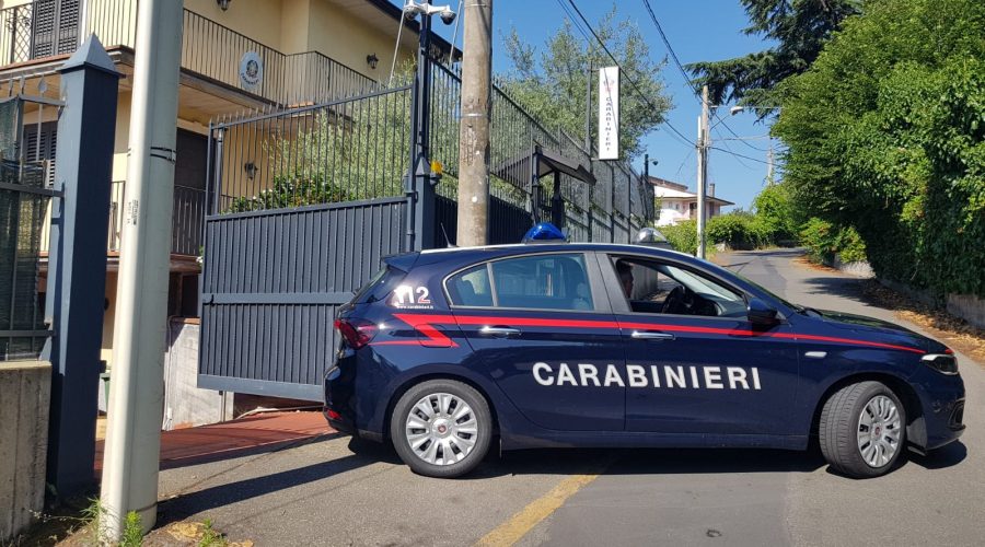 Trecastagni, botte alla compagna dinanzi alle figliolette: arrestato