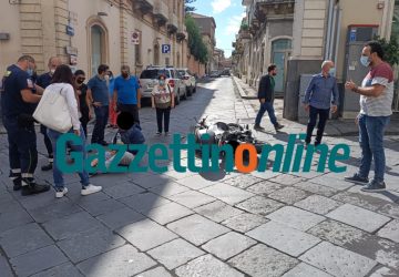 Giarre, auto pirata in corso Italia travolge un centuaro e scappa. Indagini in corso