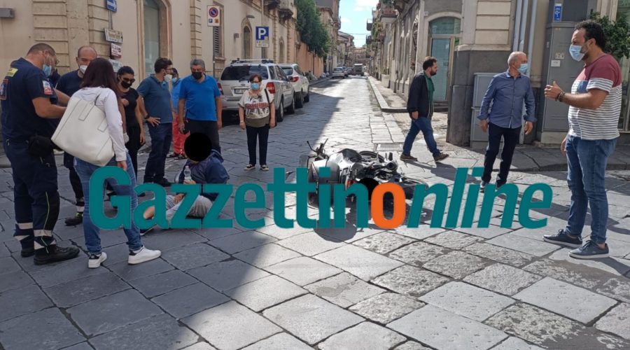 Giarre, auto pirata in corso Italia travolge un centuaro e scappa. Indagini in corso