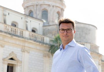 Il consigliere comunale giarrese Santo Primavera diventa deputato regionale. Decade Salvo Giuffrida