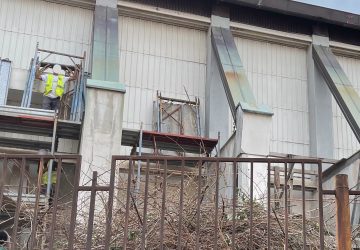 Giarre, l'impresa smobilita il ponteggio del teatro incompiuto: effetto rescissione contratto