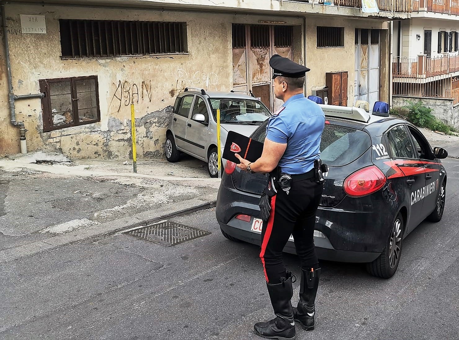 Catania, picchia ancora una volta i genitori invalidi: arrestato