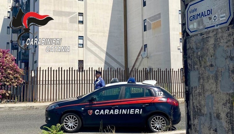 Catania, distrugge la casa dei nonni e dello zio: arrestato