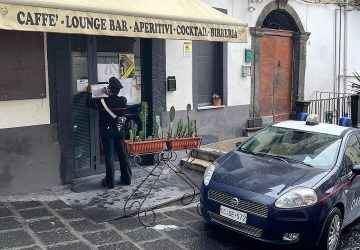 Bronte, interrotta festa con famoso cantante neomelodico: locale chiuso, titolare sanzionata