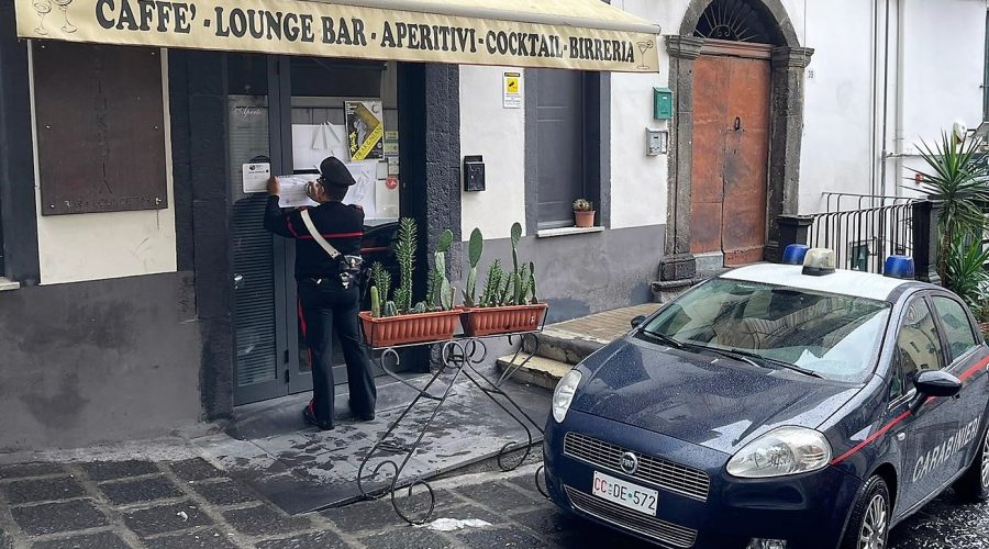 Bronte, interrotta festa con famoso cantante neomelodico: locale chiuso, titolare sanzionata