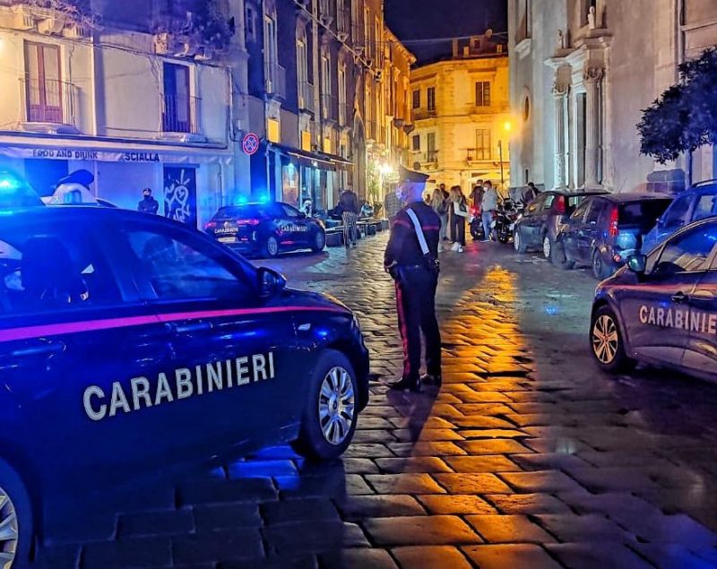 Catania, movida sotto controllo: verifica green pass e lotta agli utenti della strada indisciplinati