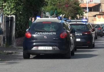 Caltagirone, minaccia i passanti con un coltello: fermato e denunciato