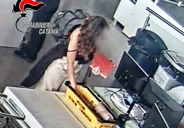 Catania, ruba il tablet ad un italoamericano: denunciata