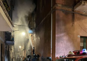 Adrano, incendio in un'abitazione: muore un 51enne