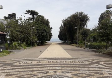 Acireale, migranti ripuliscono Villa Belvedere dalla cenere dell&rsquo;Etna