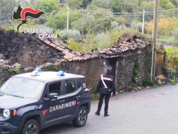 Casolare a fuoco: anziano salvato dai Carabinieri a Zafferana Etnea