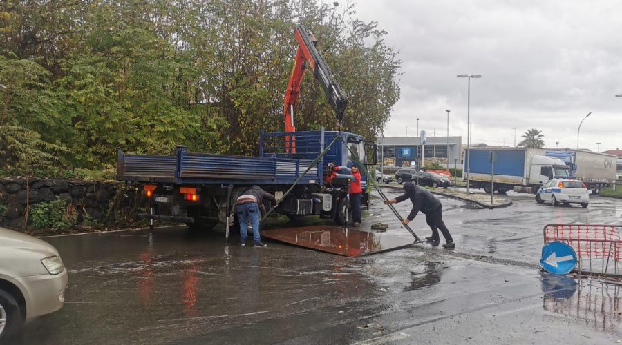Giarre, è emergenza buche in città. Crateri pericolosi sul corso Europa