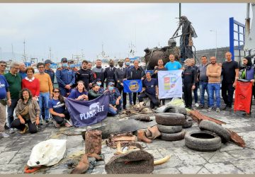 Riposto, un successo "Spiagge e fondali puliti 2021"