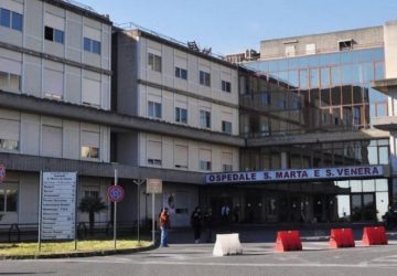 Ospedale di Acireale: eseguito in urgenza intervento in laparoscopia ginecologica con paziente sveglia