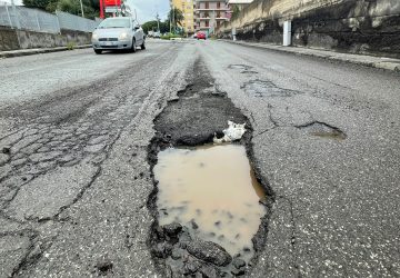 Giarre e le buche stradali. Il Quadrifoglio: ricorrere subito alla procedura della somma urgenza