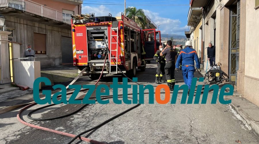 Giarre, tragedia sfiorata in una abitazione di via San Matteo: a fuoco auto gpl e masserizie VIDEO