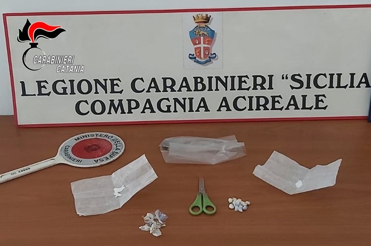 Aci Catena, spaccio in “chat”: arrestato un pusher