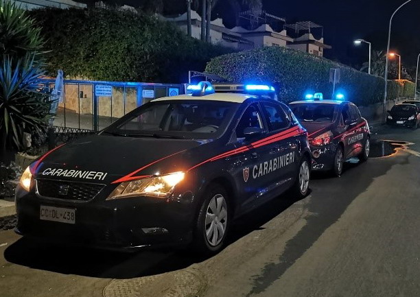 Picchia l’anziana madre causandole diverse fratture: arrestato 42enne ad Acireale